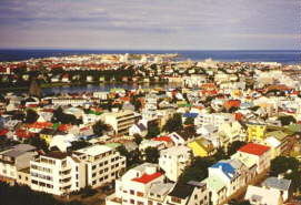 Reykjavik, capitale de 130 000 mes, regroupe plus de la moiti de la population d'un le grande comme la Suisse